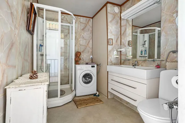 Petite salle de bain 3m2 : 10 idées pour gagner de la place